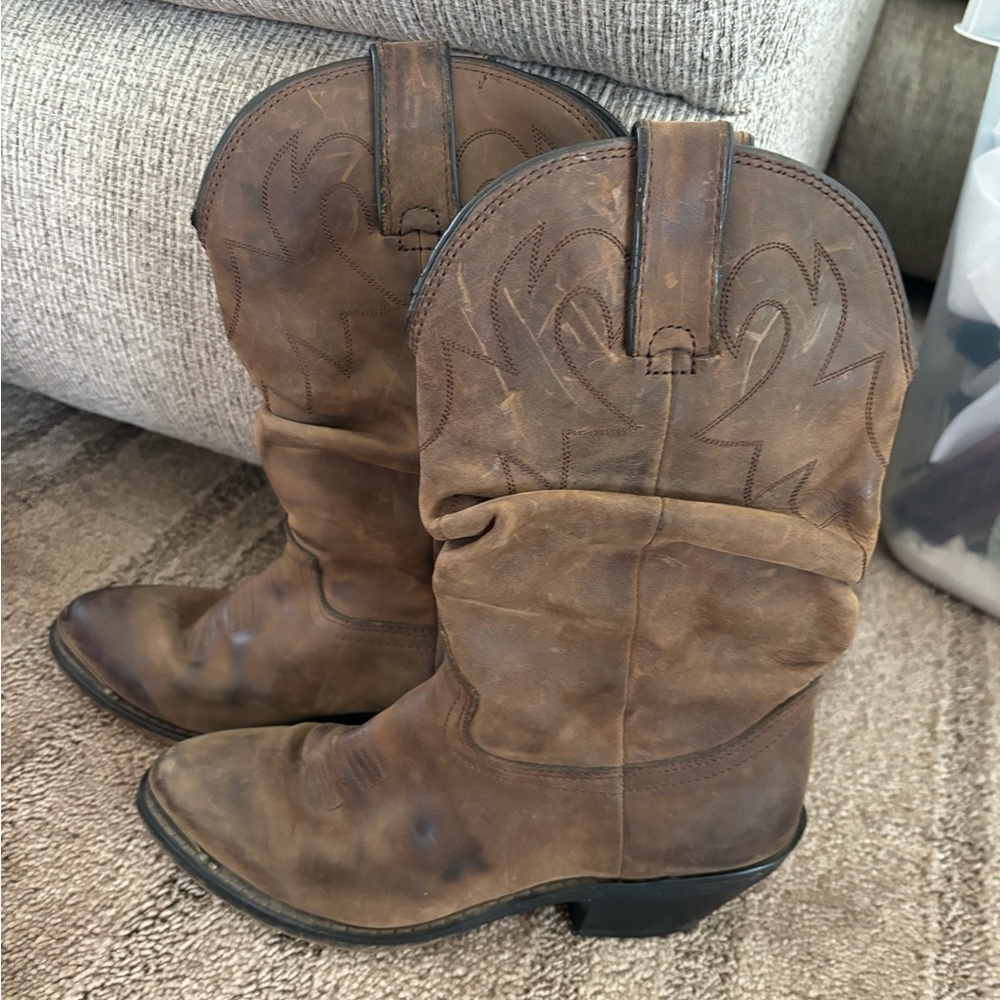 Ladies Durango size 6 tan western slouch boot
